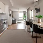 2ndhomes 2br With Sauna And Stunning Balcony